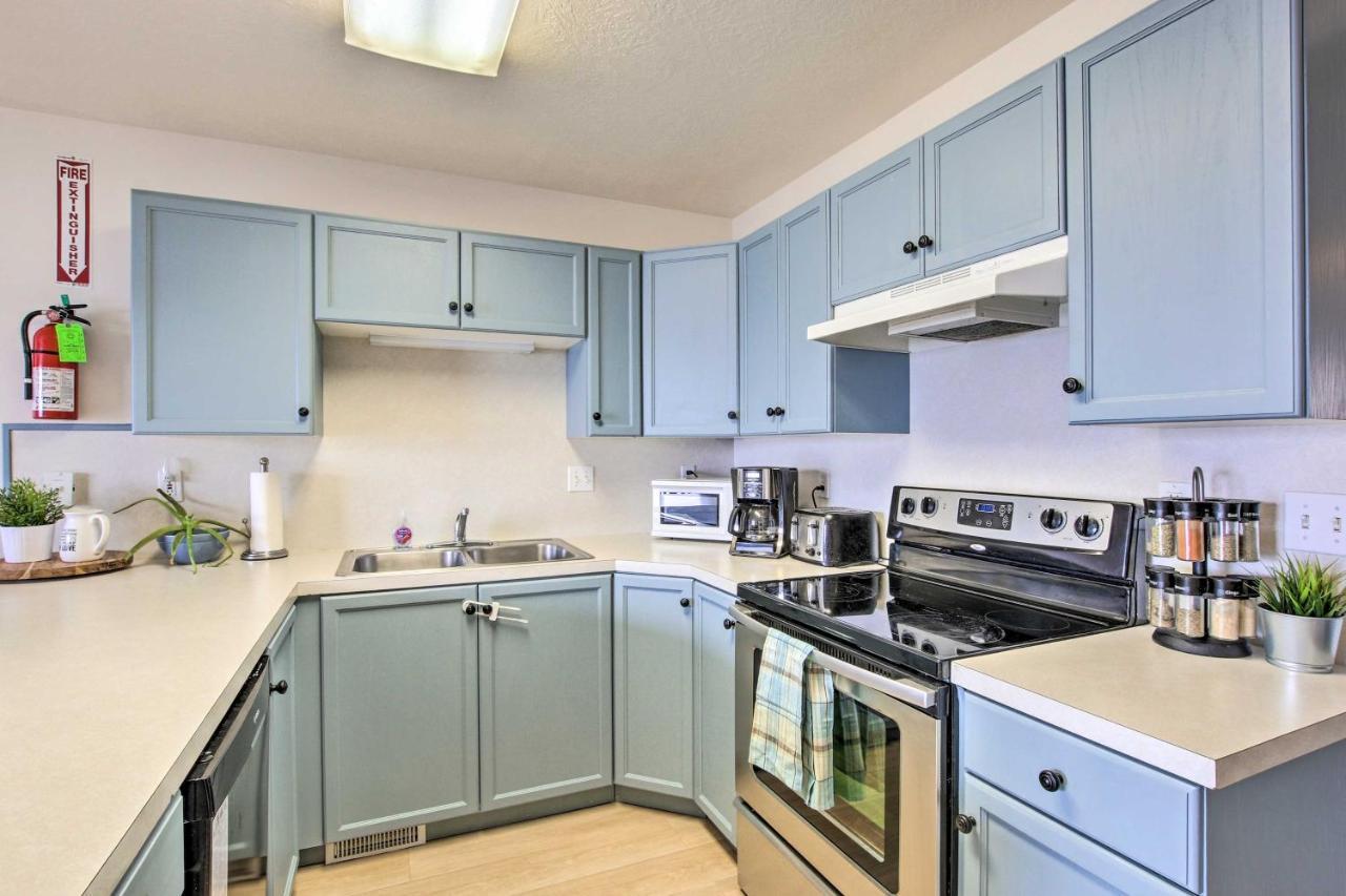 Spacious Garden City Townhome With Lake Views! 외부 사진