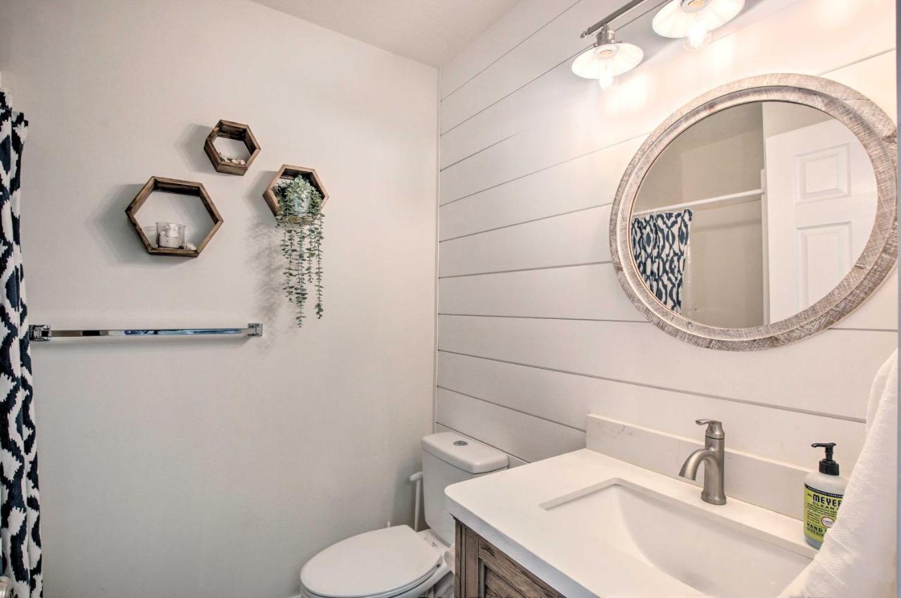 Spacious Garden City Townhome With Lake Views! 외부 사진