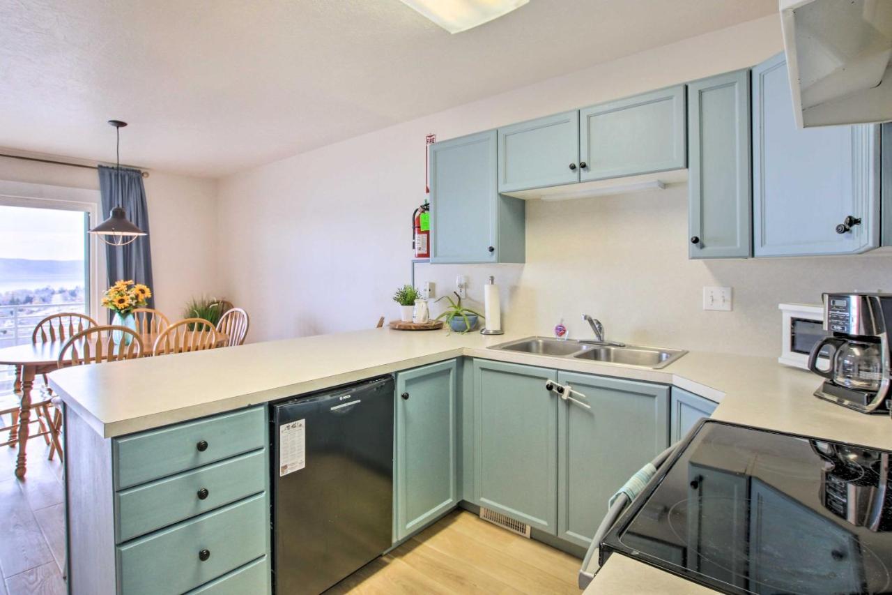 Spacious Garden City Townhome With Lake Views! 외부 사진