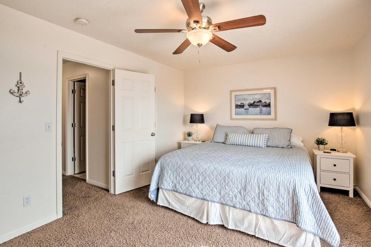 Spacious Garden City Townhome With Lake Views! 외부 사진