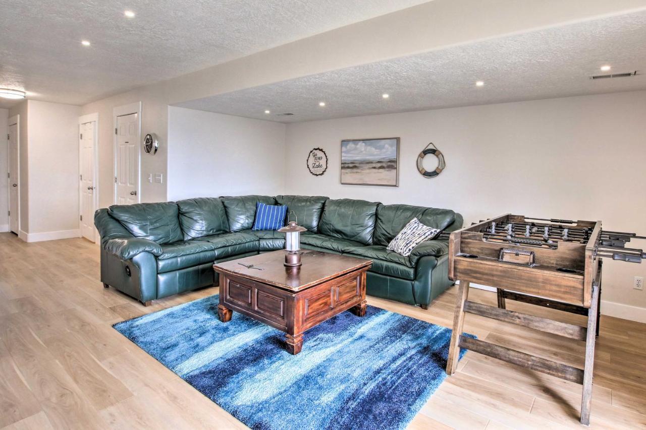 Spacious Garden City Townhome With Lake Views! 외부 사진