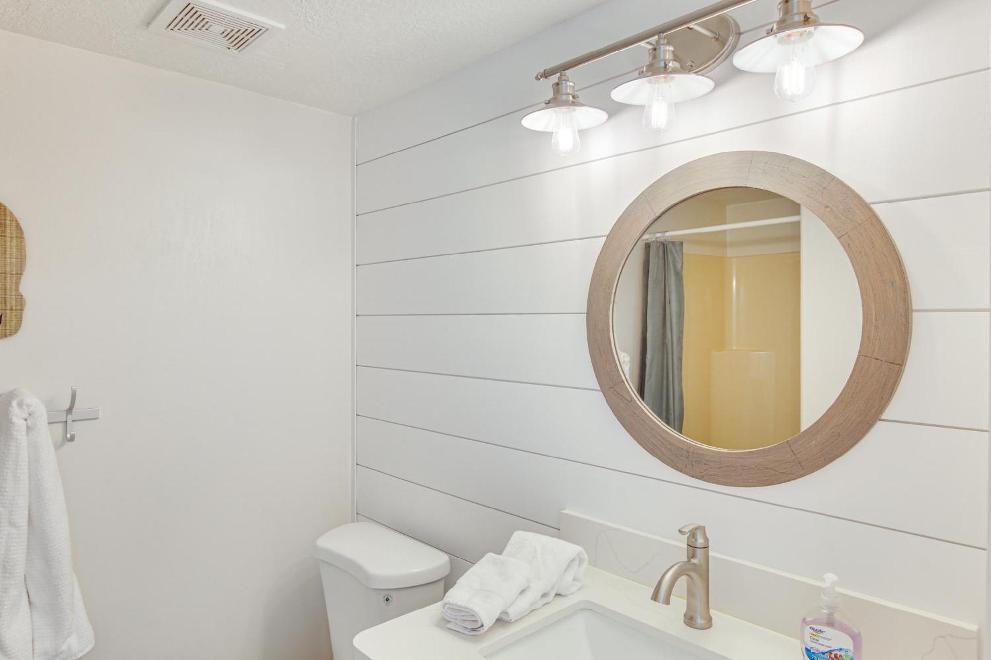 Spacious Garden City Townhome With Lake Views! 외부 사진