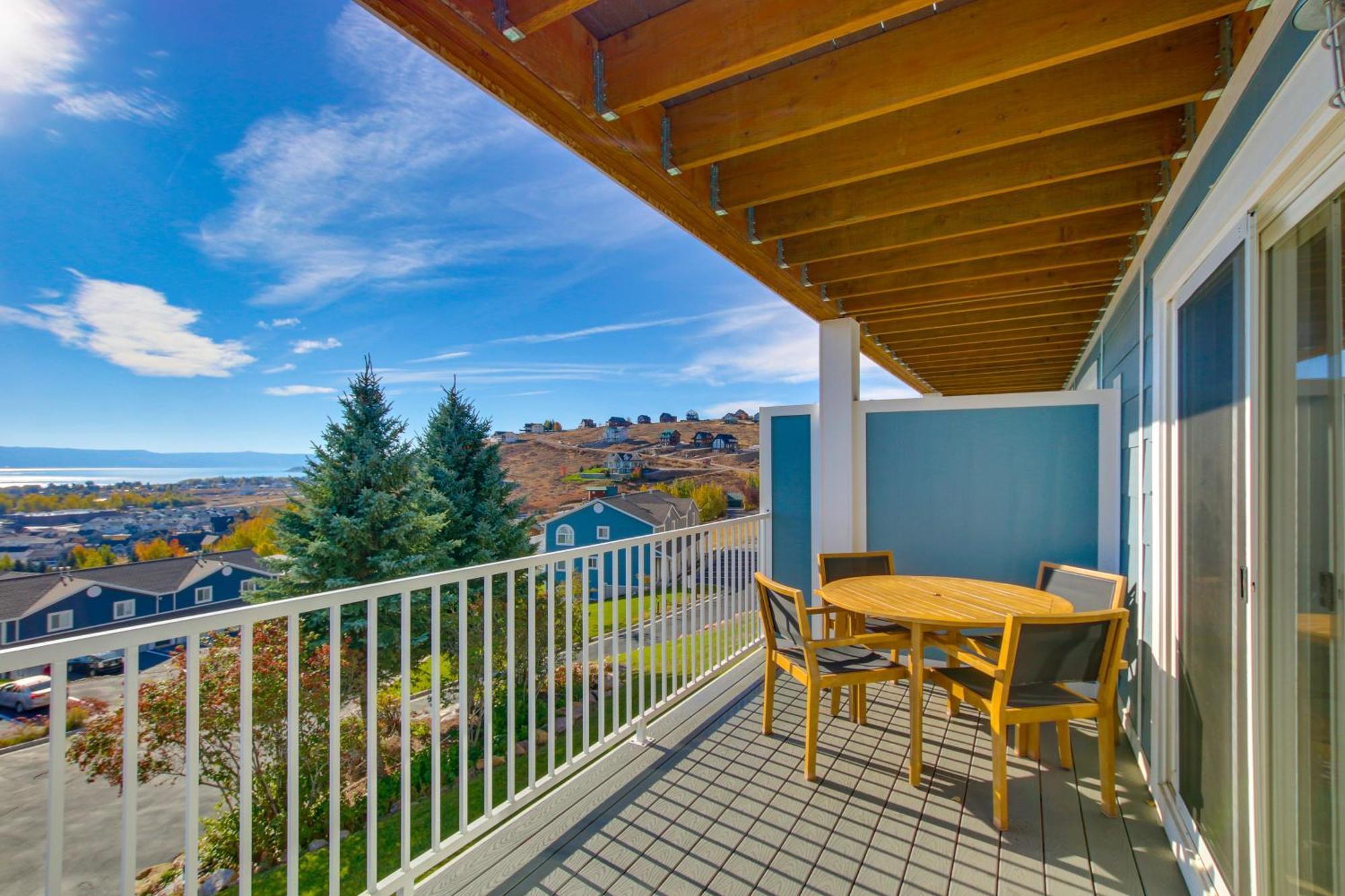 Spacious Garden City Townhome With Lake Views! 외부 사진