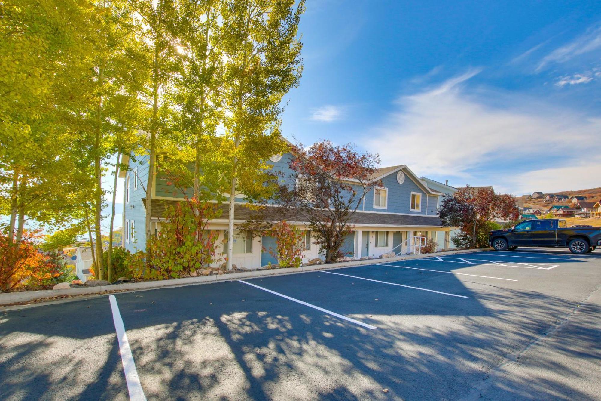 Spacious Garden City Townhome With Lake Views! 외부 사진